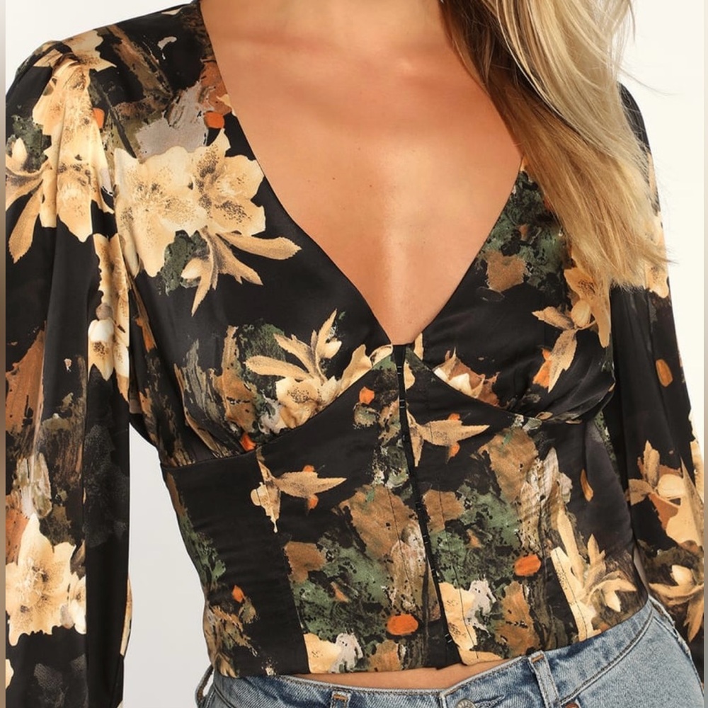🔥Lulus Bell Sleeve Floral Silk Blouse